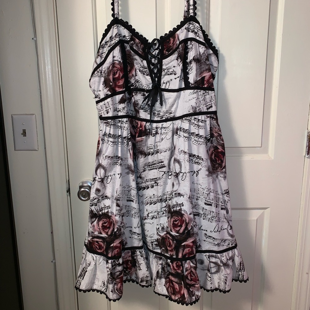 Hot Topic Plus Size Musical Floral Dress